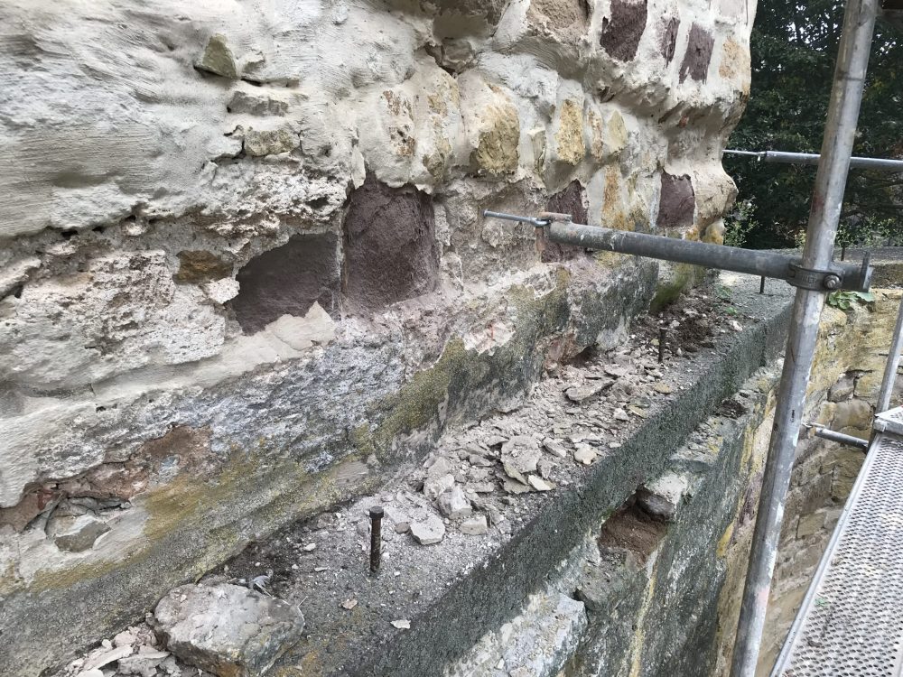 Schäden am Turm oberhalb des Ringankers