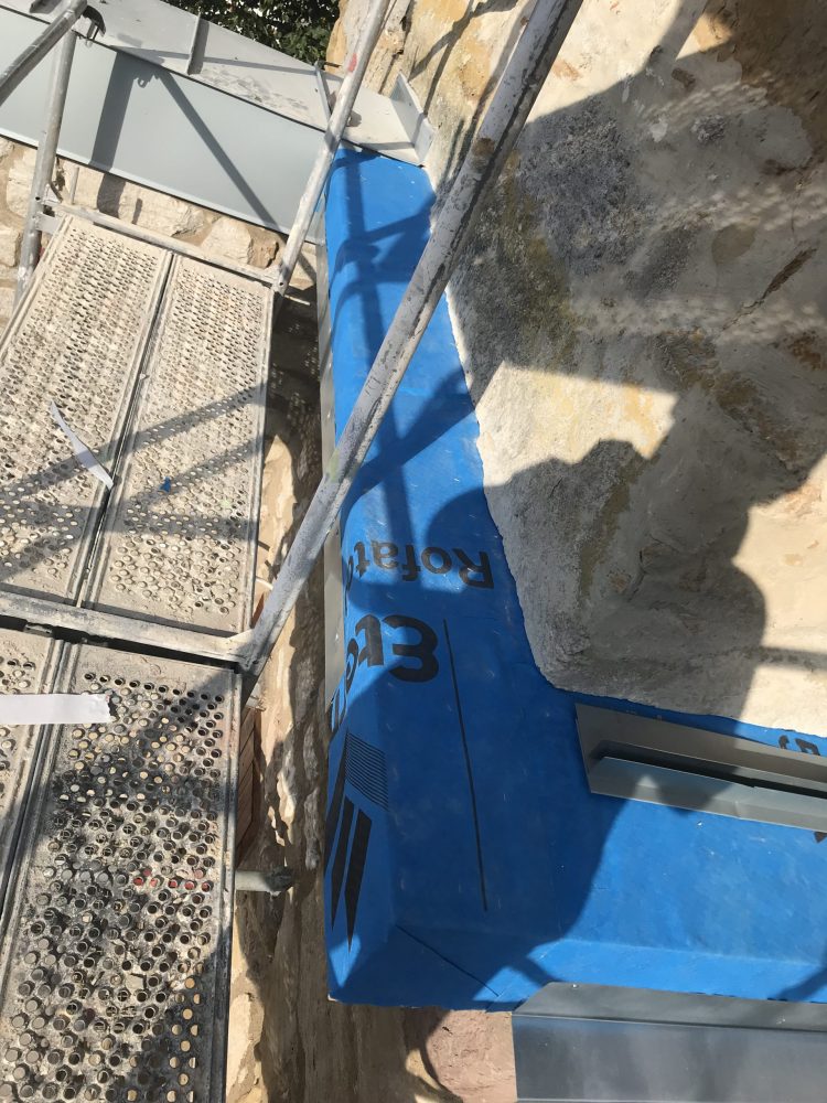 Vorbereitende Arbeiten zur Blechabdeckung